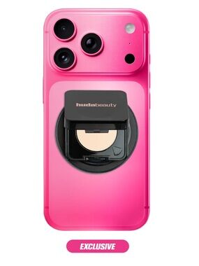 Huda Beauty Easy Bake Pressed Powder Phone Grip in shade Poundcake